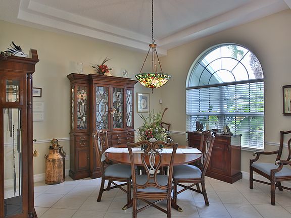 5th image of 118 Bay Lake Dr