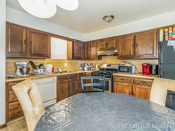 5th image of 862 Hardwick Dr SE