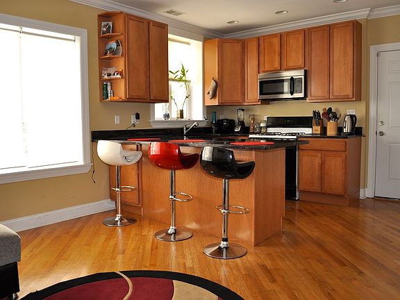 5th image of 2315 W Rosemont Ave Unit 2