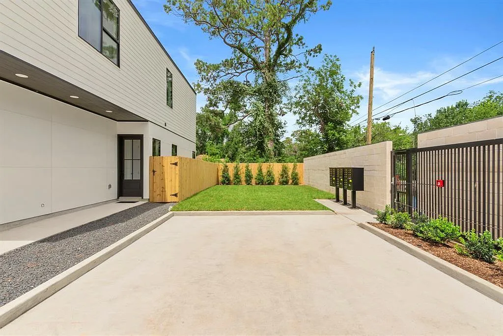 3 bed, 2.5 bath, 1820 sqft, $2,600 — Photo 4