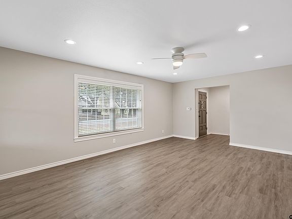 4th image of 956 Faircrest Dr