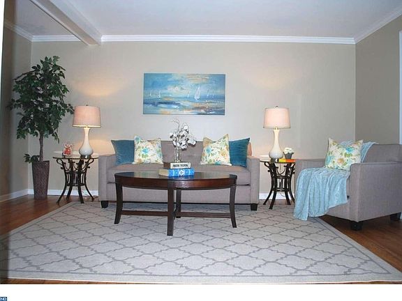 2nd image of 407 Arbour Dr