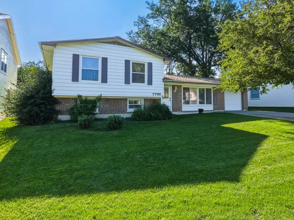 7798 Asbury Cir S, Hanover Park, IL 60133