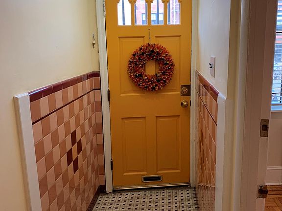 4th image of 913 S 11th St #1