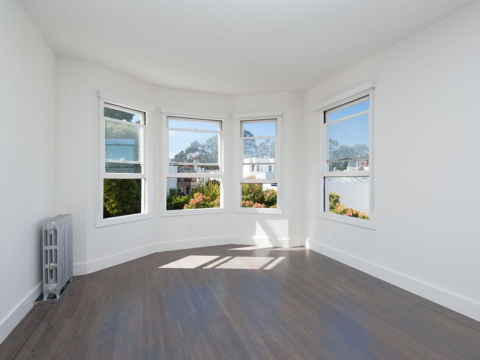 1st image of 3037 Baker St #304