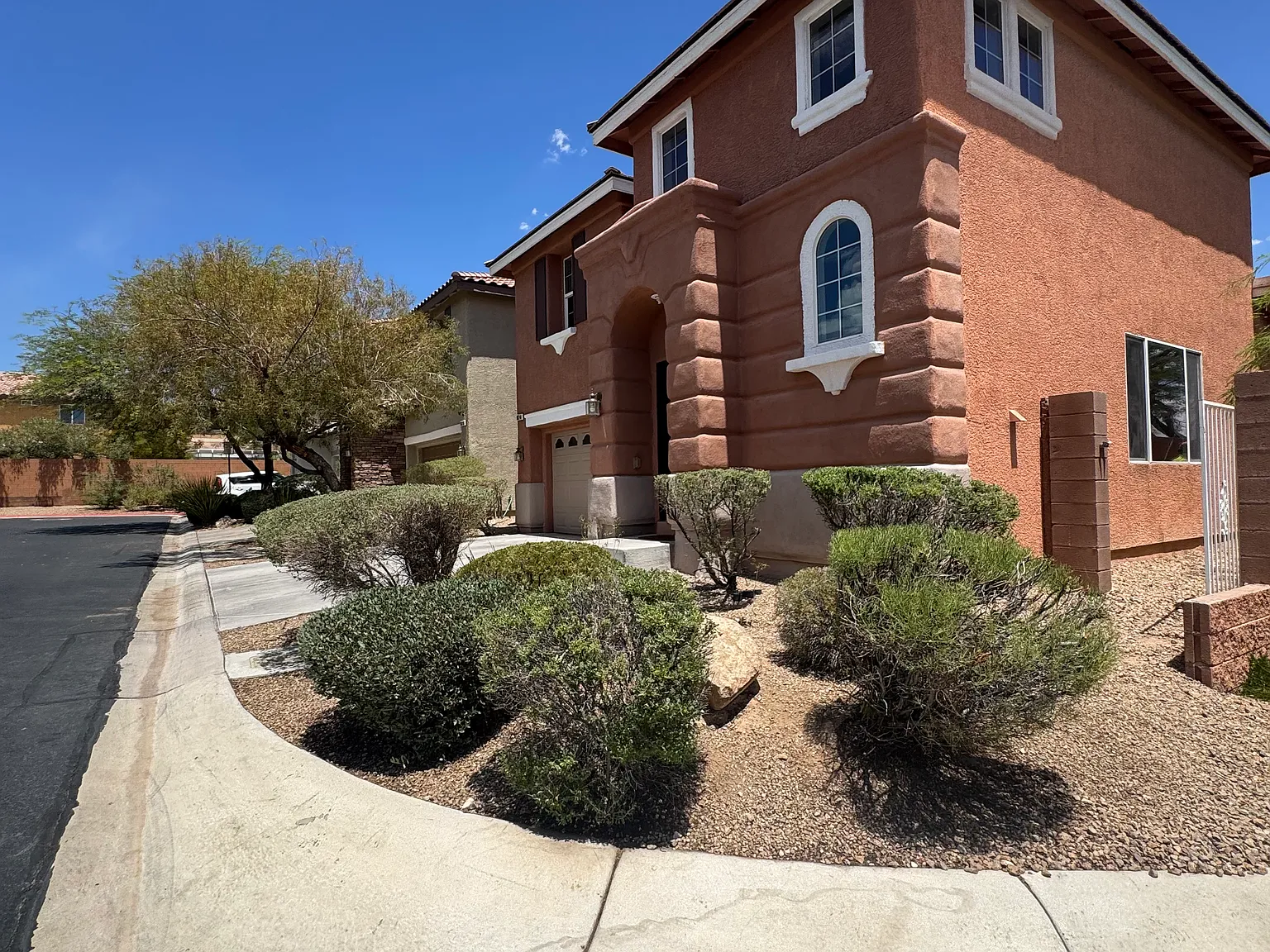 3 bed, 2.5 bath, 1300 sqft, $1,995 — Photo 2