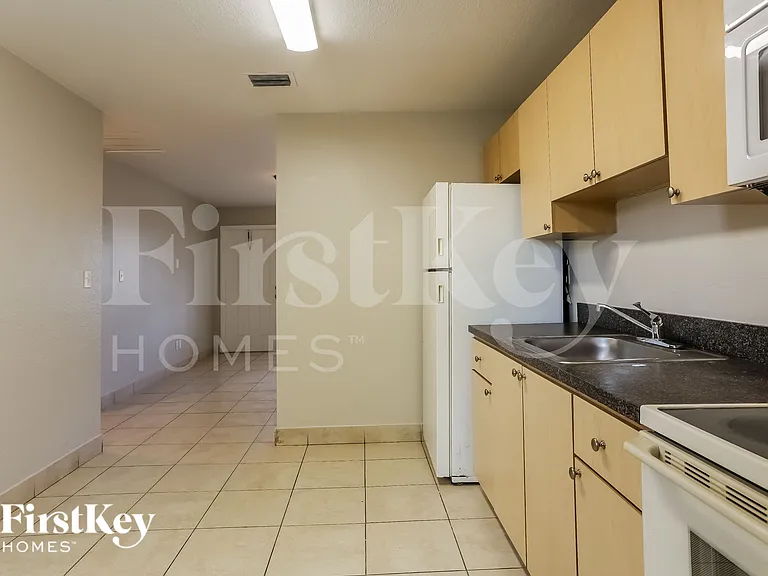 1901 SW 67th Ter — Photo 10
