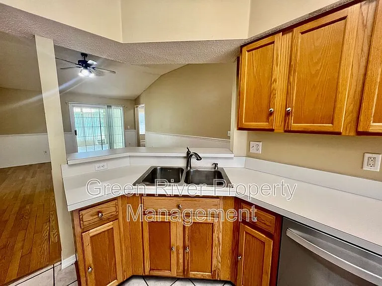13140 Staffordshire Dr S — Photo 13