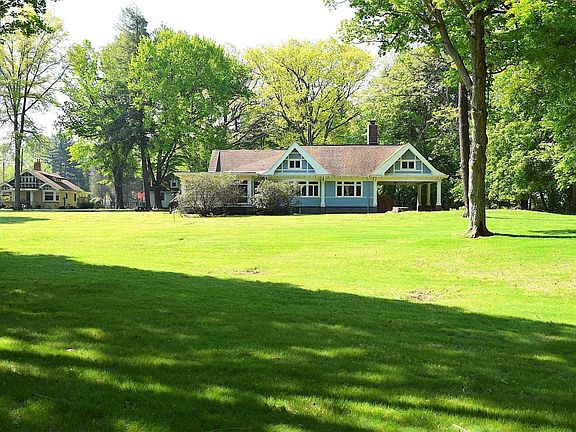 Main House. Rental to left.