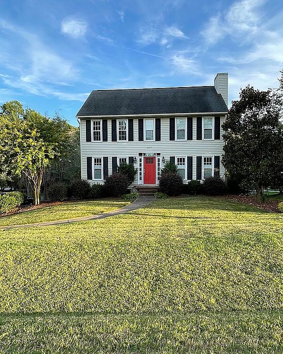 2nd image of 817 Newington Dr