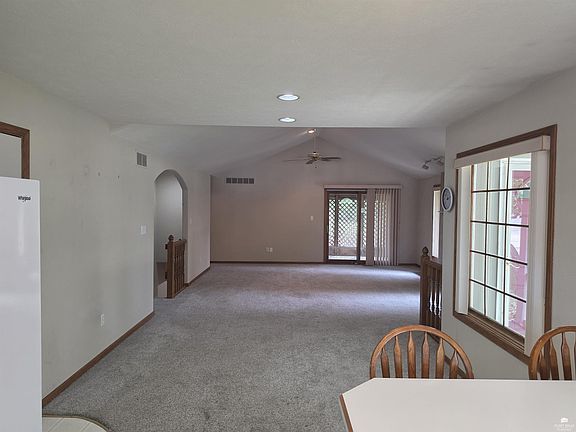 4th image of 709 N Ash St