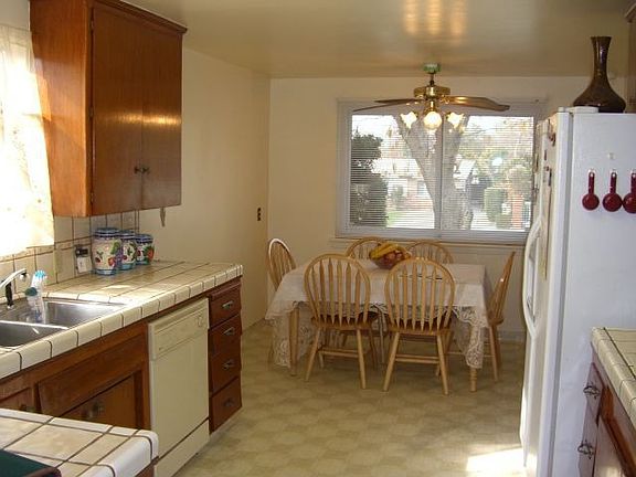 Huge Kitchen w/eating space, Tile Counter tops!