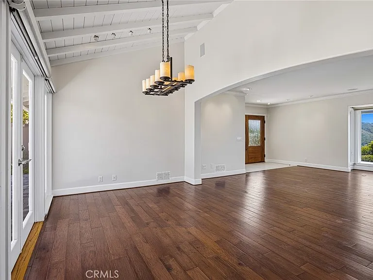 1840 Temple Hills Dr — Photo 9