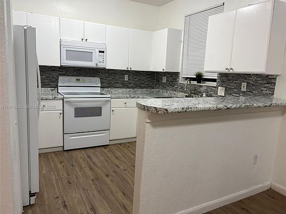 3rd image of 2615 SE 14th Ave