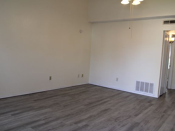 3rd image of 1012 SW 103rd St