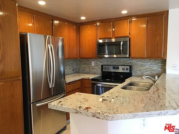 5th image of 4810 S La Brea Ave APT 104