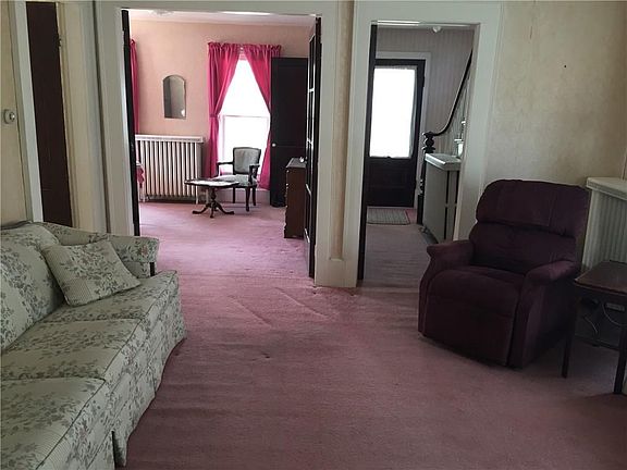 5th image of 225 Pleasant St
