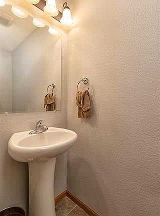 4th image of 4828 Algonquin Dr Unit 4