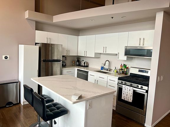 4th image of 2210 W Wabansia Ave APT 402