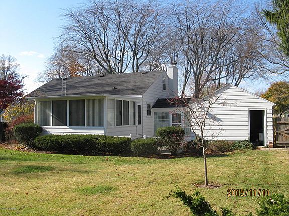 4th image of 2303 Mount Curve Ave
