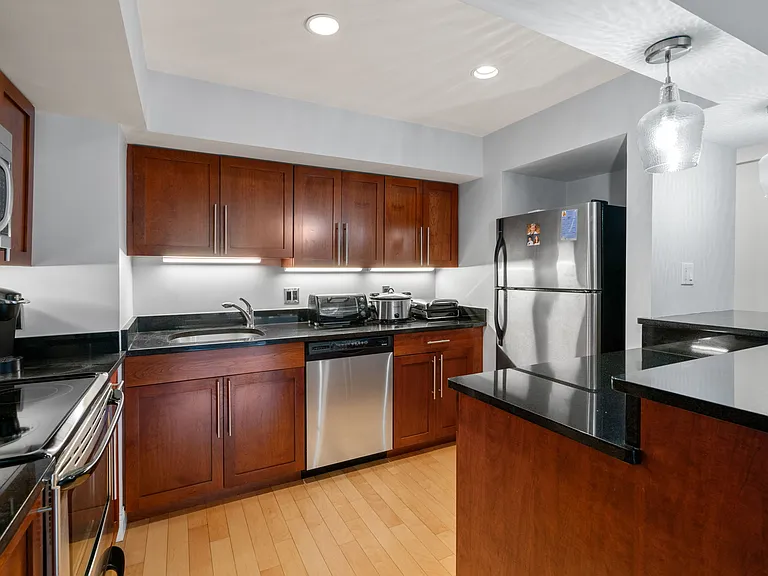 1600 Beacon St #807 — Photo 7