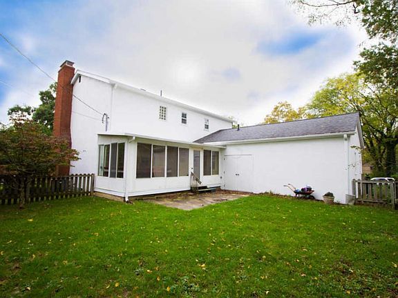 4th image of 562 Woodlawn Ave