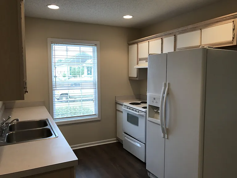 482 Wallingford Cir — Photo 4