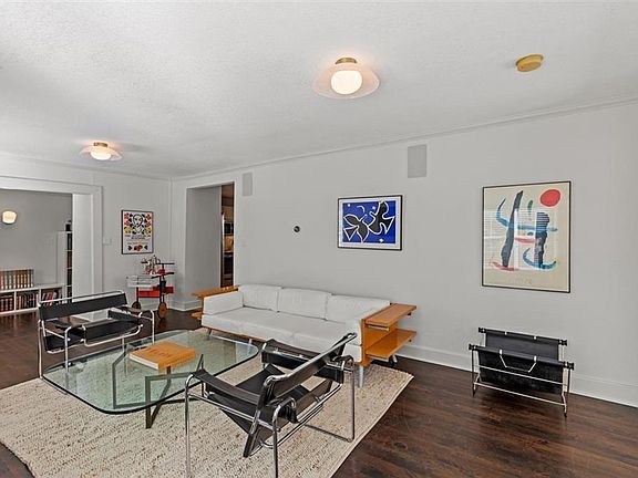 4th image of 836 W Gregory Blvd