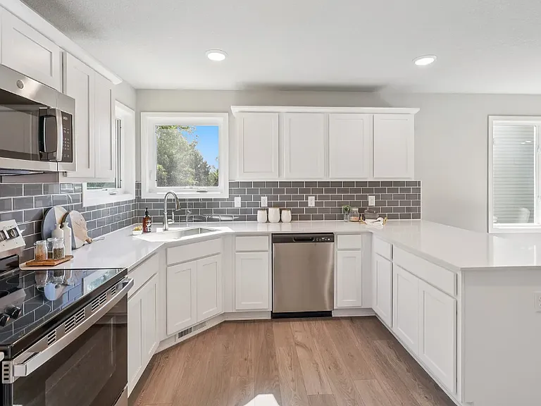 445 Napoli Ave — Photo 6