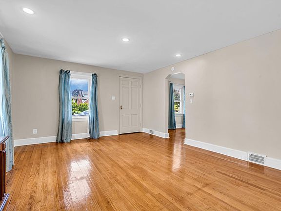 4th image of 826 Whitehorse Mercerville Rd
