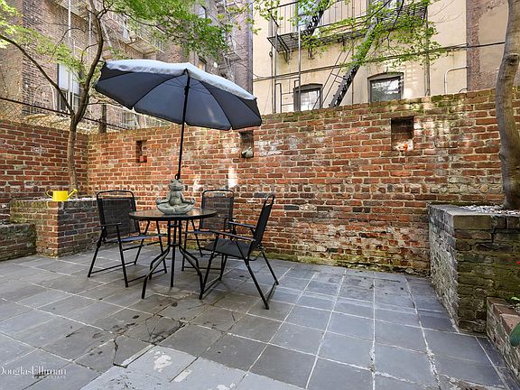 2nd image of 202 W 92nd St APT 1R