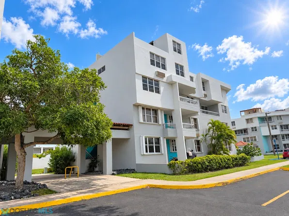 Avenue Chalet Cond Chalets De La Playa APT 132, Vega Baja, PR 00693