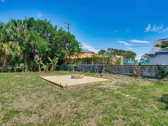 4th image of 3067 Royal Palm Ave