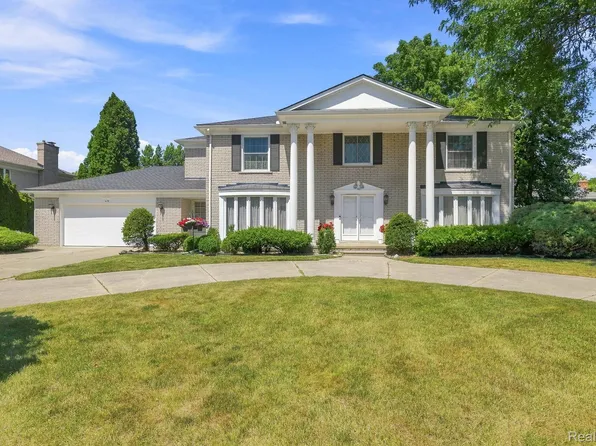 60 Stillmeadow Ln, Grosse Pointe Shores, MI 48236