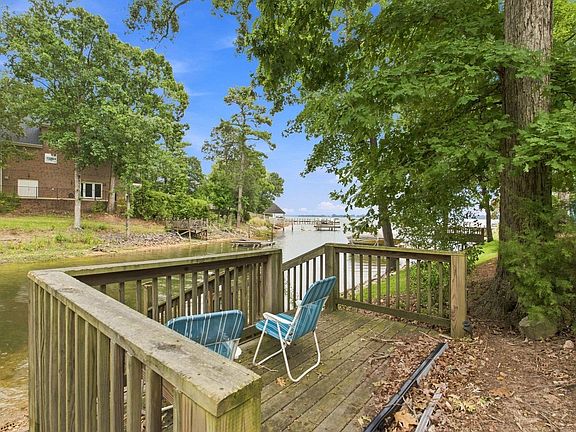 3rd image of 125 Magnolia Key Dr