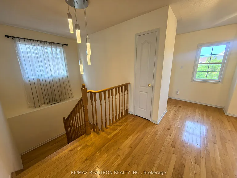 18 Nantucket Dr #MAIN 2ND FLOOR — Photo 22