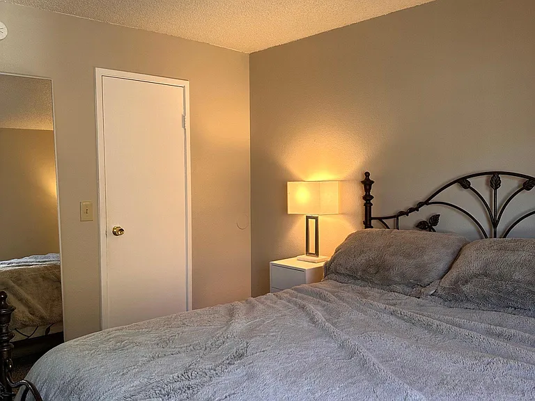 1867 S Pitkin Cir #B — Photo 14