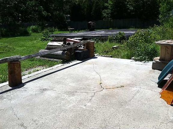 5th image of 43 Long Beach Ln
