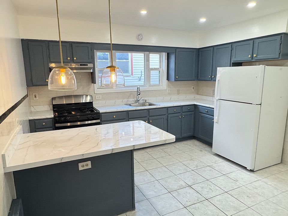 1st image of 110 Chelsea Ave Floor 2
