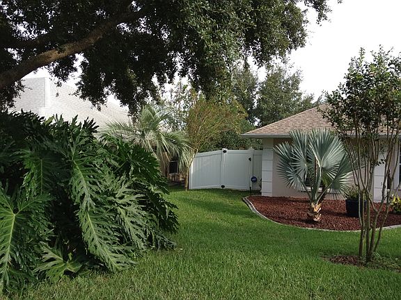 2nd image of 10551 Versailles Blvd