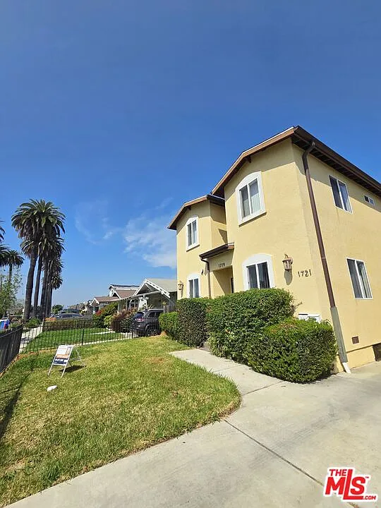 Building Photo - 1719 W 39th Pl
