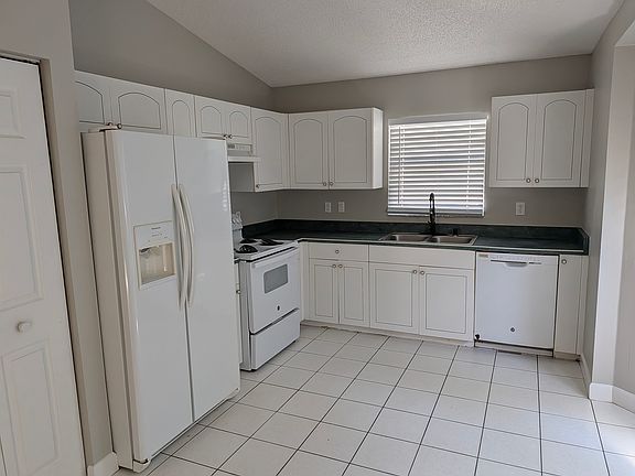 2nd image of 3570 Sugarplum Ln
