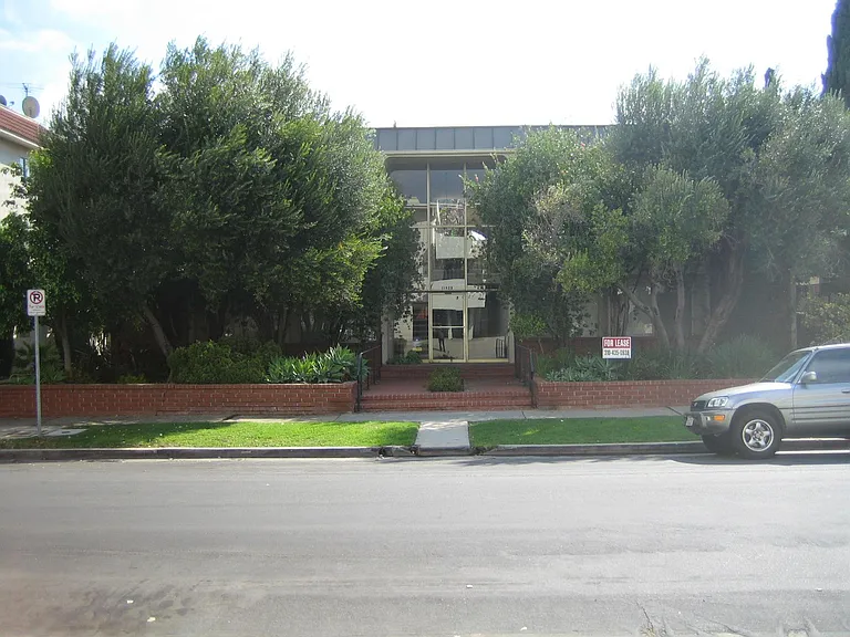 11920 Mayfield Ave #16 — Photo 1