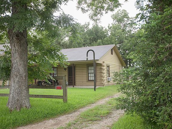 Private entrance gate off Rudolph Road