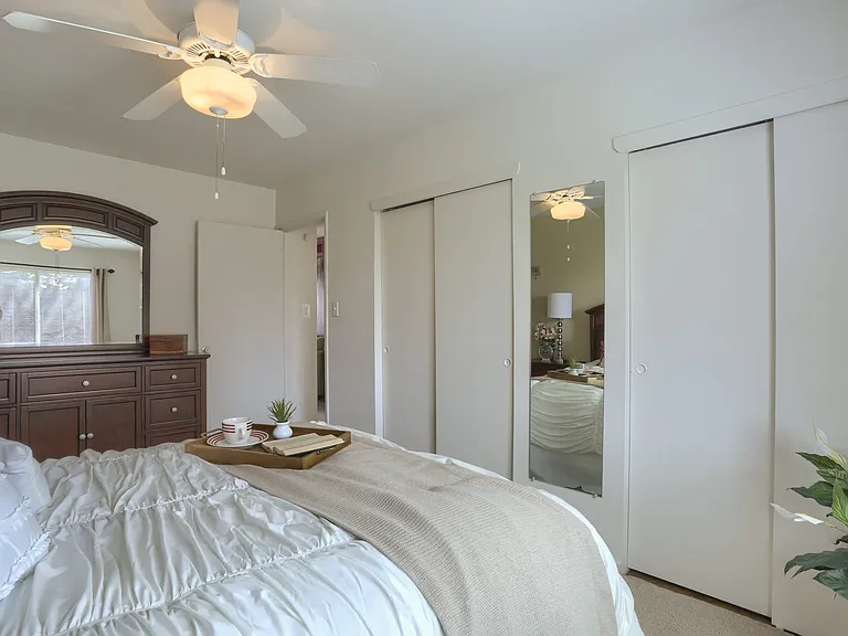 Twin Lakes Apartments — Photo 26