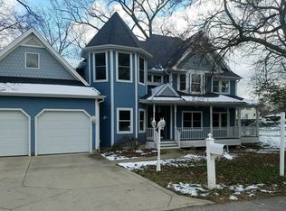 317 Washington St, Ingleside, IL 60041