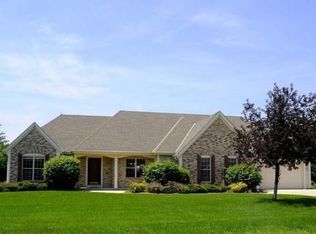 W263N2405 Deer Haven Dr, Pewaukee, WI 53072