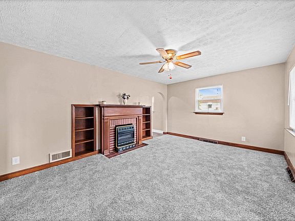 3rd image of 3265 Ridgeway Dr