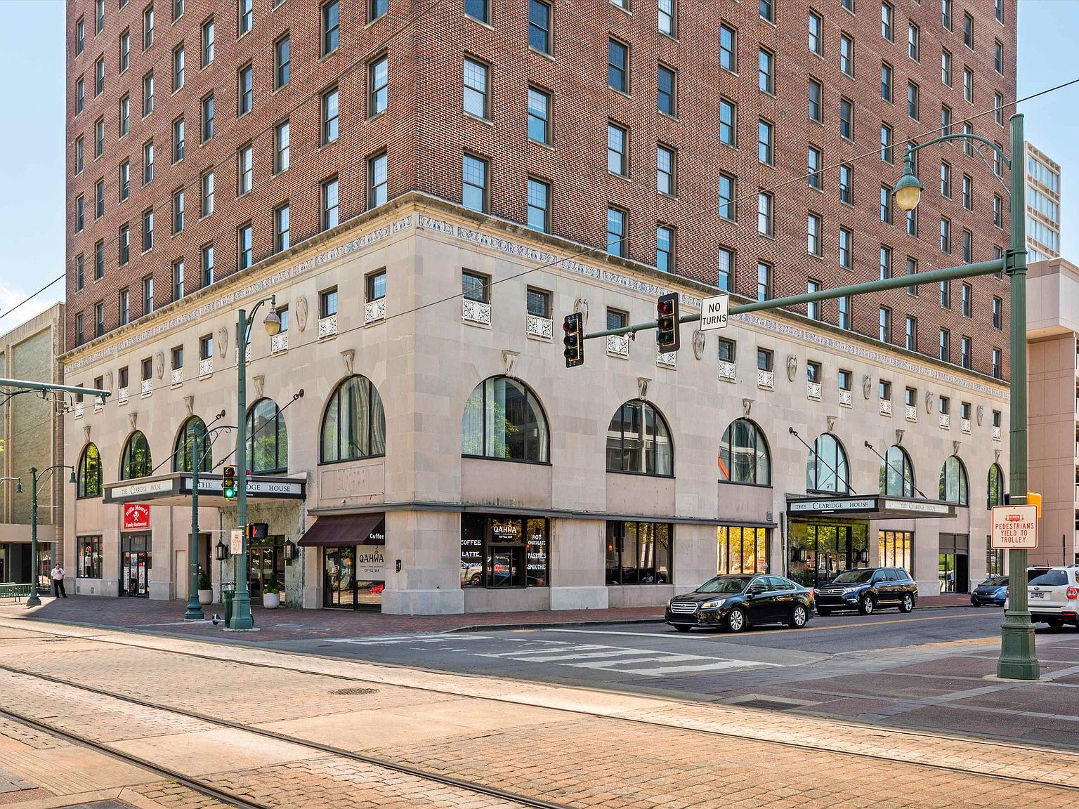 hotels near 255 n main st memphis tn 38103
