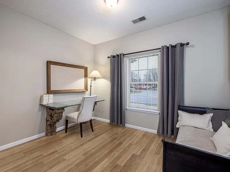 Coventry Apartments — Photo 13